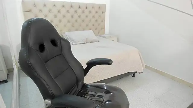 JhoanLeandro online show from 10/19/25, 05:21