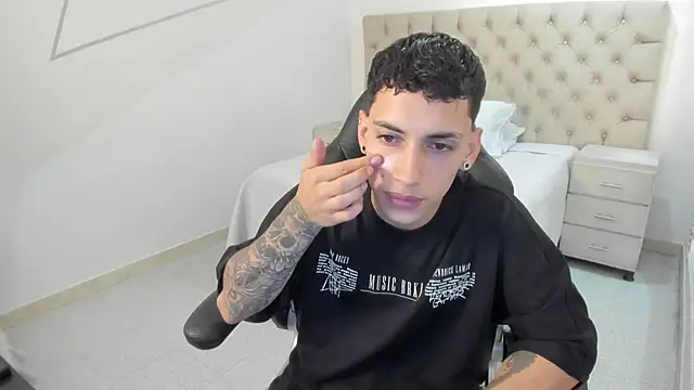 JhoanLeandro online show from 09/23/25, 05:36