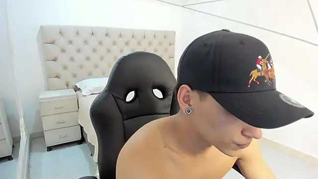 JhoanLeandro online show from 10/26/25, 06:47