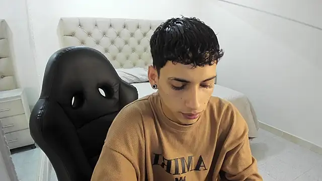 JhoanLeandro online show from 10/31/25, 04:31