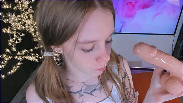 Snapshot of kitness_sky chatting on 02/08/25, 04:35 kitness sky online show from 02/08/25, 04:35