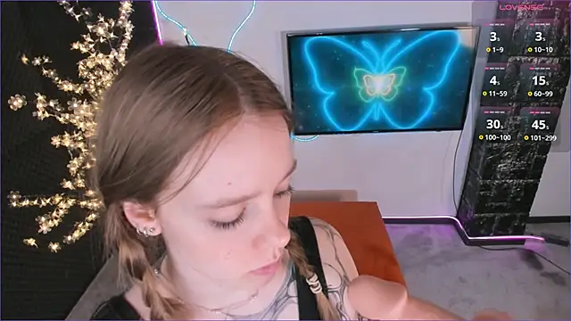 Snapshot of kitness_sky chatting on 02/09/25, 12:52 kitness sky online show from 02/09/25, 12:52