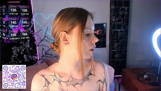 Snapshot of kitness_sky chatting on 03/07/25, 12:23 kitness sky online show from 03/07/25, 12:23