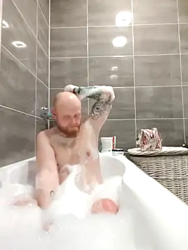 Snapshot of bouraktom6 chatting on 11/12/25, 04:44 bouraktom6 online show from 11/12/25, 04:44