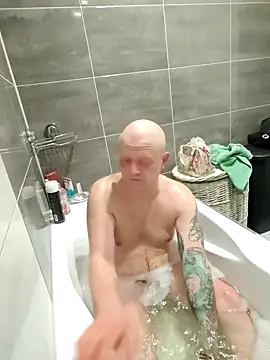 Snapshot of bouraktom6 chatting on 11/18/25, 09:51 bouraktom6 online show from 11/18/25, 09:51