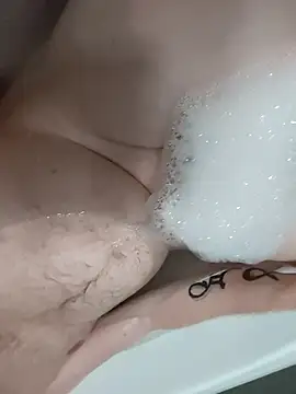 Snapshot of bouraktom6 chatting on 10/30/25, 05:54 bouraktom6 online show from 10/30/25, 05:54