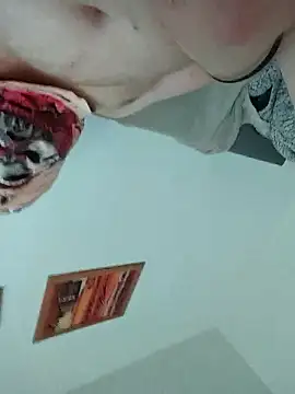 Snapshot of bouraktom6 chatting on 05/14/26, 01:52 bouraktom6 online show from 05/14/26, 01:52