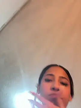Snapshot of vicky_bass chatting on 10/12/25, 10:44 vicky bass online show from 10/12/25, 10:44