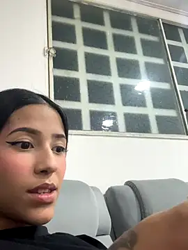 vicky bass online show from 10/23/25, 04:00