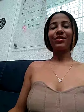 Snapshot of vicky_bass chatting on 03/11/25, 05:35 vicky bass online show from 03/11/25, 05:35