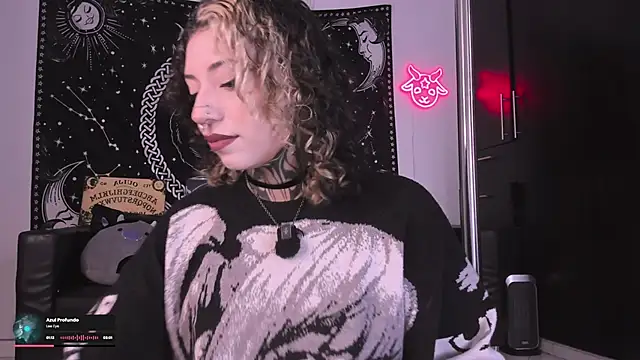 Snapshot of hazellwitch chatting on 10/03/25, 04:19 hazellwitch online show from 10/03/25, 04:19