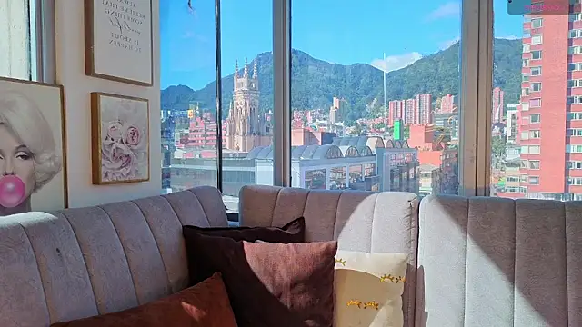 Daphne chers online show from 10/24/25, 07:57