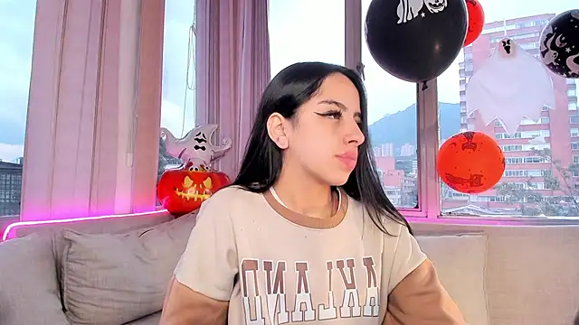 Daphne chers online show from 10/31/25, 02:24