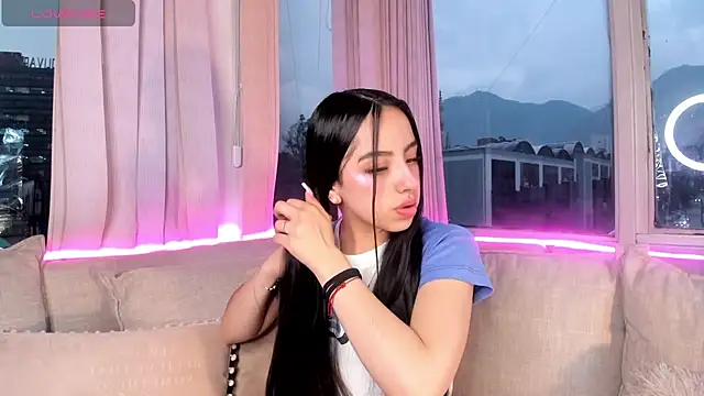 Daphne chers online show from 11/21/25, 08:08