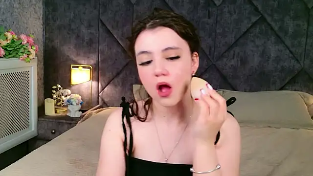 Pauline Heaven online show from 04/30/26, 06:42