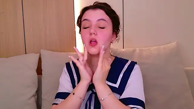 Pauline Heaven online show from 06/16/26, 05:51