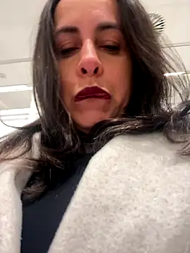 laarti online show from 11/21/25, 06:40