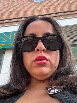 laarti online show from 10/30/25, 03:42