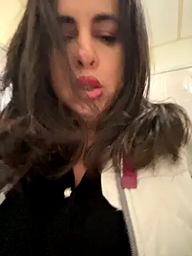 laarti online show from 11/23/25, 09:08