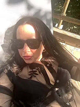 laarti online show from 10/08/25, 12:17