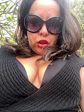 laarti online show from 10/23/25, 12:26