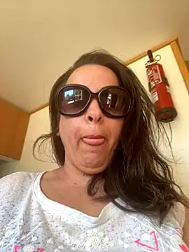 laarti online show from 09/14/25, 11:43