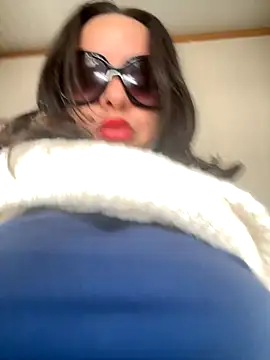 laarti online show from 10/05/25, 11:23