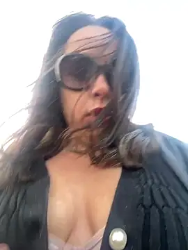 laarti online show from 09/24/25, 06:31