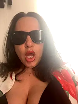 laarti online show from 10/11/25, 06:20