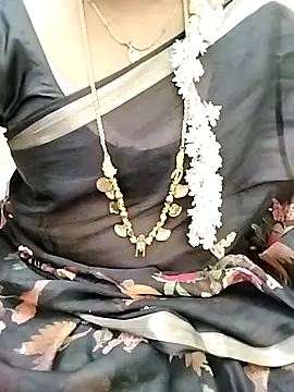 Snapshot of Tamil_Radha chatting on 10/13/25, 11:12 Tamil Radha online show from 10/13/25, 11:12