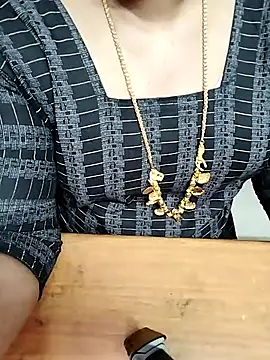 Snapshot of Tamil_Radha chatting on 10/14/25, 12:33 Tamil Radha online show from 10/14/25, 12:33