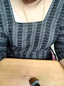 Snapshot of Tamil_Radha chatting on 10/17/25, 05:37 Tamil Radha online show from 10/17/25, 05:37