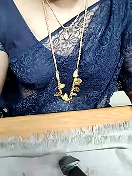 Snapshot of Tamil_Radha chatting on 10/05/25, 05:36 Tamil Radha online show from 10/05/25, 05:36
