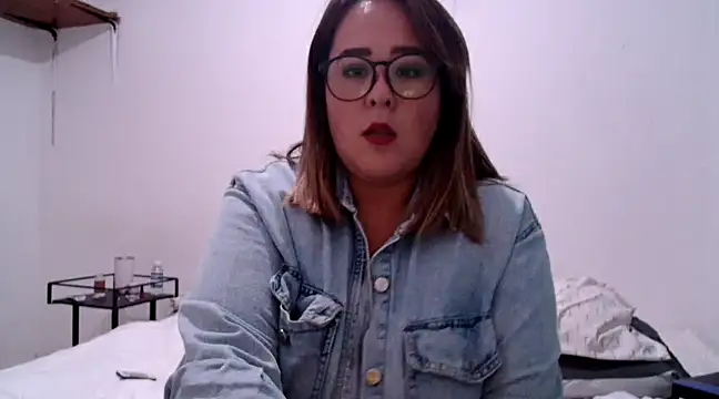 Snapshot of SweetRomina chatting on 02/07/25, 12:42 SweetRomina online show from 02/07/25, 12:42