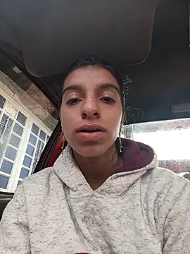 Snapshot of Ariell_Kieran chatting on 02/27/25, 05:05 Ariell Kieran online show from 02/27/25, 05:05