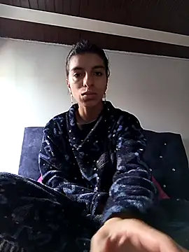 Snapshot of Ariell_Kieran chatting on 03/01/25, 02:34 Ariell Kieran online show from 03/01/25, 02:34