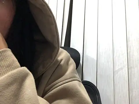Snapshot of Enyel_valmina chatting on 03/13/25, 01:43 Enyel valmina online show from 03/13/25, 01:43