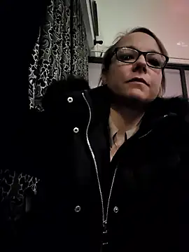 Snapshot of Fuxy-love69 chatting on 01/06/26, 03:49 Fuxy-love69 online show from 01/06/26, 03:49