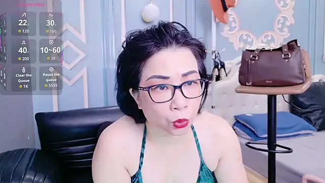 Snapshot of LucianaMe chatting on 04/19/26, 02:23 LucianaMe online show from 04/19/26, 02:23
