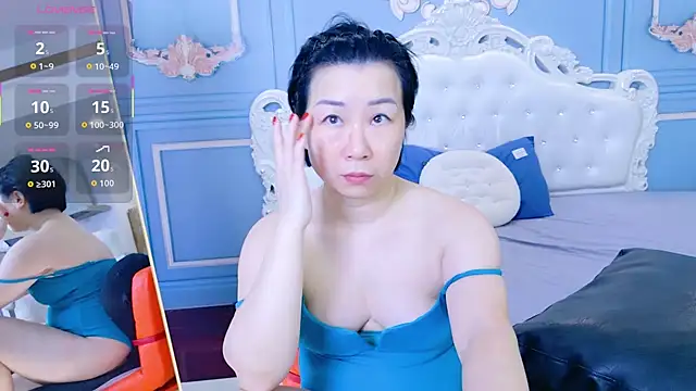 LucianaMe online show from 10/29/25, 02:21