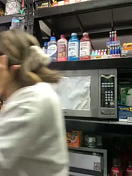 Snapshot of Andrea18_blonde chatting on 02/03/26, 02:55 Andrea18 blonde online show from 02/03/26, 02:55