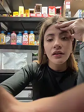 Snapshot of Andrea18_blonde chatting on 02/16/26, 02:05 Andrea18 blonde online show from 02/16/26, 02:05