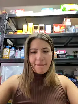 Snapshot of Andrea18_blonde chatting on 02/25/26, 01:44 Andrea18 blonde online show from 02/25/26, 01:44