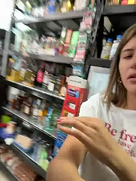 Snapshot of Andrea18_blonde chatting on 01/09/26, 02:35 Andrea18 blonde online show from 01/09/26, 02:35