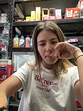 Snapshot of Andrea18_blonde chatting on 02/24/26, 05:03 Andrea18 blonde online show from 02/24/26, 05:03