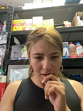 Snapshot of Andrea18_blonde chatting on 06/09/26, 03:46 Andrea18 blonde online show from 06/09/26, 03:46