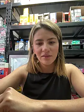 Snapshot of Andrea18_blonde chatting on 01/11/26, 04:14 Andrea18 blonde online show from 01/11/26, 04:14