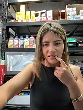 Snapshot of Andrea18_blonde chatting on 01/07/26, 05:29 Andrea18 blonde online show from 01/07/26, 05:29