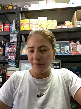Snapshot of Andrea18_blonde chatting on 06/24/26, 02:15 Andrea18 blonde online show from 06/24/26, 02:15