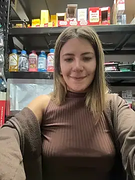 Snapshot of Andrea18_blonde chatting on 02/17/26, 12:02 Andrea18 blonde online show from 02/17/26, 12:02